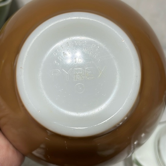 PYREX brown small bowls 401 1.5 pt 16 and 441 1.5 pt Cinderella bowl both brown - Picture 5 of 11